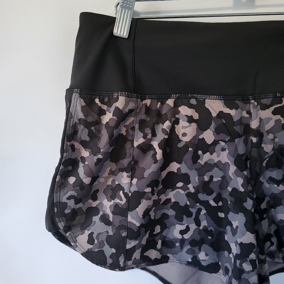 Athleta Women's Running Short Size Small. - Picture 3 of 8